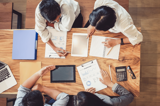 Reunião de empresários com novo projeto de inicialização. 