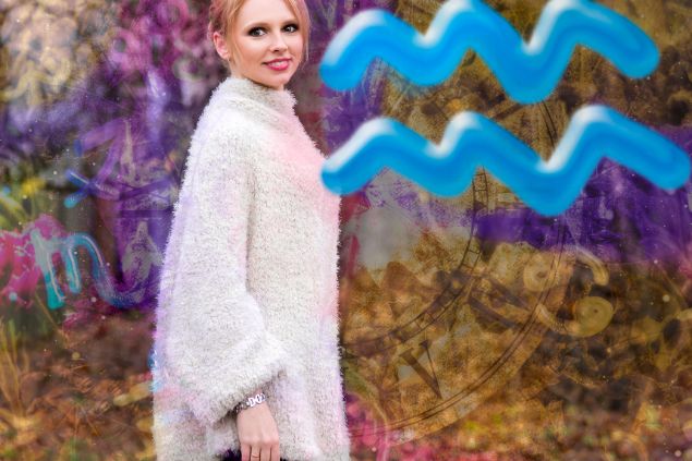 Dzhulbee / Getty Images / Canva Imagem de uma mulher do signo de Aquário e ao lado da foto, o símbolo do signo de aquário.